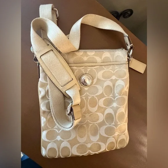 **SALE**Coach Beige Signature Crossbody Bag from 2008 - Picture 3 of 16